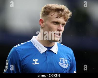 Goodison Park, Liverpool, Großbritannien. April 2024. Premier League Football, Everton gegen Brentford; Jarrad Branthwaite von Everton Credit: Action Plus Sports/Alamy Live News Stockfoto