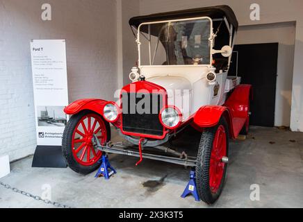 KOPENHAGEN, DÄNEMARK - 29. OKTOBER 2014: Ford Model T Truck aus dem Jahr 1923 im Kopenhagener Carlsberg Museum liefert Bier Stockfoto