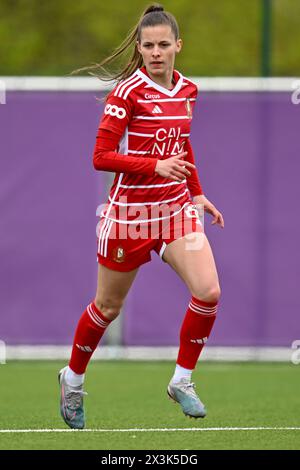 Shari Van Belle (26) von Standard, das während eines Frauenfußballspiels zwischen RSC Anderlecht und Standard Femina de Lüttich am 6. Spieltag der Play-offs in der Saison 2023 - 2024 der Belgischen Lotto Womens Super League gezeigt wurde. am Samstag den 27 . April 2024 in Anderlecht , Belgien . FOTO SPORTPIX | David Catry Stockfoto