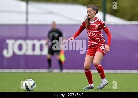 Anderlecht, Belgien. April 2024. Shari Van Belle (26) von Standard, das während eines Frauenfußballspiels zwischen RSC Anderlecht und Standard Femina de Lüttich am 6. Spieltag der Play-offs in der Saison 2023 - 2024 der Belgischen Lotto Womens Super League am Samstag, den 27. April 2024 in Anderlecht, gezeigt wurde. Belgien . Quelle: Sportpix/Alamy Live News Stockfoto