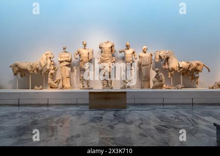 Östlicher Giebel des Zeus-Tempels, Archäologisches Museum von Olympia, Griechenland. Stockfoto