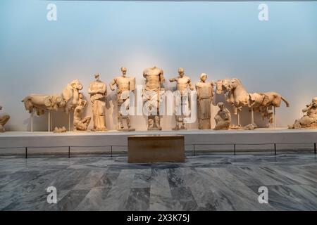 Östlicher Giebel des Zeus-Tempels, Archäologisches Museum von Olympia, Griechenland. Stockfoto