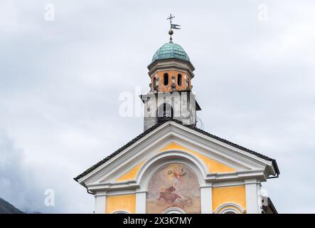 Die Pfarrkirche San Lorenzo Martyr in Losone, Bezirk Locarno, Tessin, Schweiz Stockfoto