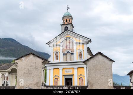 Die Pfarrkirche San Lorenzo Martyr in Losone, Bezirk Locarno, Tessin, Schweiz Stockfoto