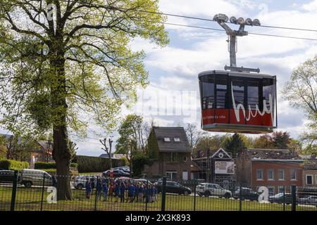 Huy, Belgien. April 2024. Dieses Bild zeigt die Seilbahn in Huy am Samstag, den 27. April 2024. BELGA FOTO NICOLAS MAETERLINCK Credit: Belga News Agency/Alamy Live News Stockfoto