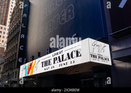 Das Palace Theatre ist ein Broadway-Theater am 1564 Broadway am Times Square, 2024, NYC, USA Stockfoto