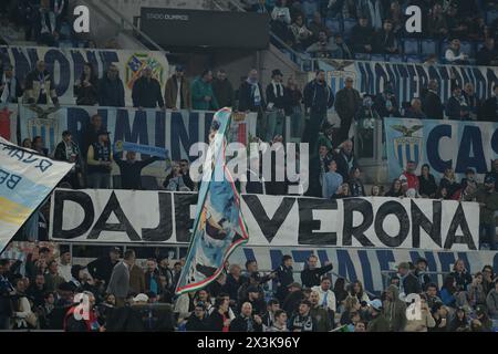 Roma, Italien. April 2024. Banner während des Serie A Tim Fußballspiels zwischen Latium und Hellas Verona im Olympiastadion Roms, Italien - Samstag, 27. April 2024 - Sport Soccer ( Foto: Alfredo Falcone/LaPresse ) Credit: LaPresse/Alamy Live News Stockfoto