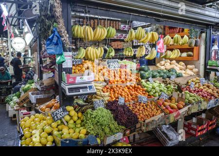 Santiago, Chile - 26. November 2023: Frisches Obst und Gemüse im Mercado La Vega im Zentrum von Santiago Stockfoto