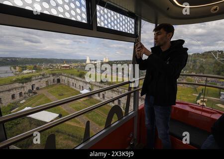 Huy, Belgien. April 2024. Dieses Bild zeigt die Seilbahn in Huy am Samstag, den 27. April 2024. BELGA FOTO NICOLAS MAETERLINCK Credit: Belga News Agency/Alamy Live News Stockfoto