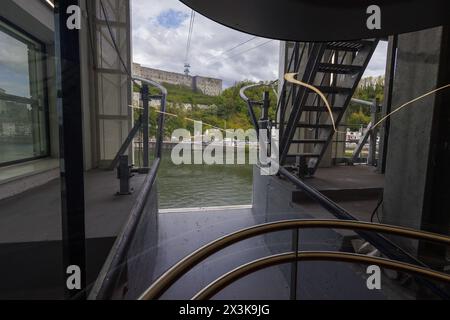 Huy, Belgien. April 2024. Dieses Bild zeigt die Seilbahn in Huy am Samstag, den 27. April 2024. BELGA FOTO NICOLAS MAETERLINCK Credit: Belga News Agency/Alamy Live News Stockfoto