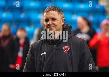 Salford, Manchester, Großbritannien. April 2024. Superliga Rugby: Salford Red Devils gegen Warrington Wolves im Salford Community Stadium. PAUL ROWLEY lächelt nach dem Spiel, in dem die Salford-Fans seinen Namen singen. James Giblin/Alamy Live News. Stockfoto