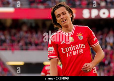 Lissabon, Portugal. April 2024. Lissabon, Portugal, 27. April 2024: Alvaro Carreras (3 SL Benfica) während des Liga Portugal Spiels zwischen SL Benfica und SC Braga im Estadio da Luz in Lissabon, Portugal. (Pedro Porru/SPP) Credit: SPP Sport Press Photo. /Alamy Live News Stockfoto