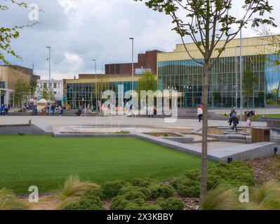 Der Glass Works Square, Barnley Stockfoto