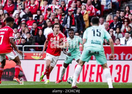 Lissabon, Portugal. April 2024. Lissabon, 27/2024 - heute war das Sport Lisboa e Benfica Team Gastgeber des SC Braga, Spiel des 31. Spieltages der Portugal Betclic League im Sport Lisboa e Benfica Stadion in Lissabon. Alvaro Carreras (Mário Vasa/Global Imagens) Credit: Atlantico Press/Alamy Live News Stockfoto