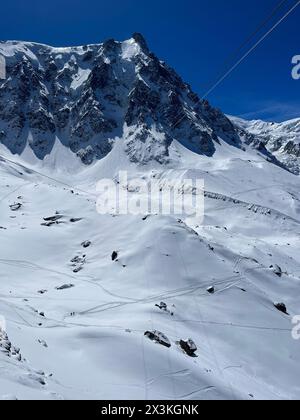 Chamonix, Haute-Savoie, Frankreich: Panoramablick vom Bahnhof der Seilbahn L’Aiguille du Midi, dem höchsten Turm des Mont Blanc-Massivs Stockfoto