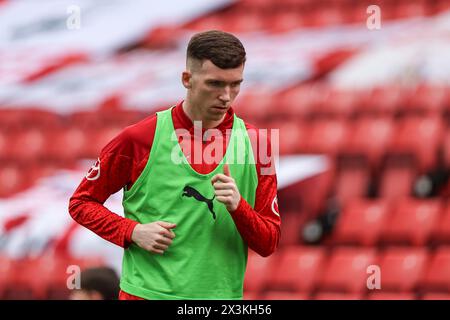 Conor Grant of Barnsley während des Spiels Barnsley gegen Northampton Town in Oakwell, Barnsley, Großbritannien, 27. April 2024 (Foto: Mark Cosgrove/News Images) Stockfoto