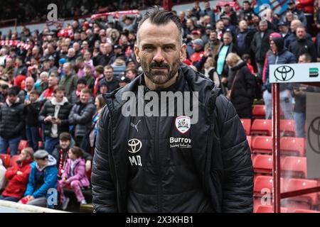 Barnsley, Großbritannien. April 2024. Martin Devaney Geschäftsführer von Barnsley während des Spiels Barnsley gegen Northampton Town in Oakwell, Barnsley, Großbritannien, 27. April 2024 (Foto: Mark Cosgrove/News Images) in Barnsley, Großbritannien am 27. April 2024. (Foto: Mark Cosgrove/News Images/SIPA USA) Credit: SIPA USA/Alamy Live News Stockfoto