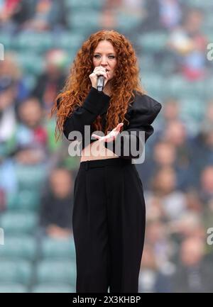 Jess Glynne tritt vor dem Gallagher Premiership-Spiel im Twickenham Stadium in London auf. Bilddatum: Samstag, 27. April 2024. Stockfoto