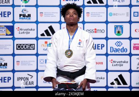 Zagreb, Kroatien. April 2024. Goldmedaille Audrey Tcheumeo aus Frankreich posiert mit ihrer Medaille bei der Judo-Europameisterschaft der Frauen 2024-78kg-Medaille in der Arena Zagreb am 27. April 2024 in Zagreb, Kroatien. Foto: Sanjin Strukic/PIXSELL Credit: Pixsell/Alamy Live News Stockfoto