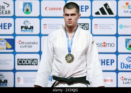 Zagreb, Kroatien. April 2024. Goldmedaille Matvey Kanikovskiy von Russland posiert mit seiner Medaille bei der Judo-Europameisterschaft 2024 der Männer-100 kg-Medaille in der Arena Zagreb am 27. April 2024 in Zagreb, Kroatien. Foto: Sanjin Strukic/PIXSELL Credit: Pixsell/Alamy Live News Stockfoto