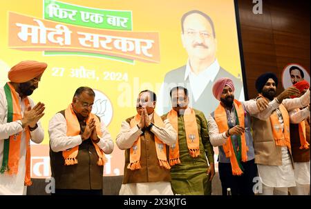 Neu-Delhi, Indien. April 2024. NEU-DELHI, INDIEN - 27. APRIL: die Mitglieder des Delhi Sikh Gurdwara Management Committee schließen sich der Bharatiya Janata Party (BJP) in Anwesenheit des Parteipräsidenten J P Nadda und der Delhi BJP-Präsidentin Virendra Sachdeva, des Parteigeneralsekretärs Tarun Chugh und Manjinder Singh Sirsa und anderer am 27. April 2024 in Neu-Delhi an. (Foto: Arvind Yadav/Hindustan Times/SIPA USA) Credit: SIPA USA/Alamy Live News Stockfoto