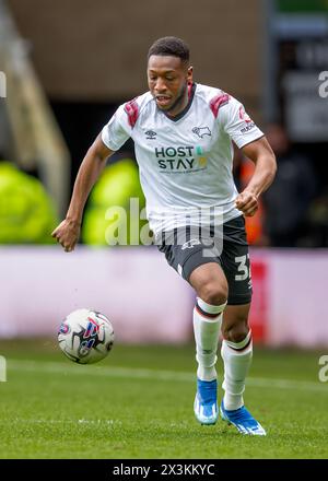 Derby, Großbritannien. April 2024. Ebou Adams attackierte mit dem Ball während des Spiels der EFL Sky Bet League 1 zwischen Derby County und Carlisle United am 27. April 2024 im Pride Park Stadium in Derby, England. Foto: Mark Dunn. Nur redaktionelle Verwendung, Lizenz für kommerzielle Nutzung erforderlich. Keine Verwendung bei Wetten, Spielen oder Publikationen eines einzelnen Clubs/einer Liga/eines Spielers. Quelle: UK Sports Pics Ltd/Alamy Live News Stockfoto