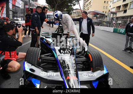 MONTE-CARLO, MONACO - 27. APRIL: David Coulthard das Auto während des Monaco E-Prix 2024 auf dem Circuit de Monaco am 27. April 2024 in Monte-Carlo, Monaco Credit: Media Pictures /Alamy Live News Stockfoto