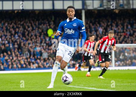 Youssef Chermiti #28 des Everton F.C. während des Premier League-Spiels zwischen Everton und Brentford im Goodison Park, Liverpool am Samstag, den 27. April 2024. (Foto: Mike Morese | MI News) Credit: MI News & Sport /Alamy Live News Stockfoto