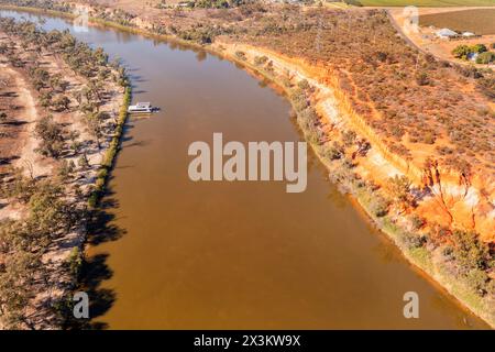 Blick von oben nach unten auf den Murray River bei Red Cliffs in Victoria und NSW, Austalia. Stockfoto