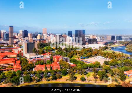 Skyline der Stadt Adelaide CBD in South Australia - Luftsicht auf die Stadt. Stockfoto