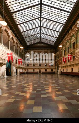 Kopenhagen, Dänemark - 17. Juli 2023: Kopenhagen Town Hall Interior. Historisches Rathaus in Dänemark. Innengebäude der Halle Kobenhavns Stockfoto