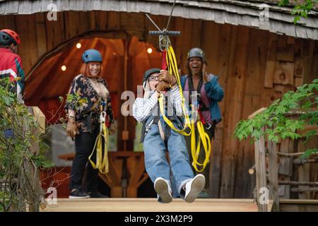 ERSCHEINUNGSDATUM: 31. Mai 2024. TITEL: Sommercamp. STUDIO: Sehenswürdigkeiten am Straßenrand. DIREKTOR: Castille Landon. PLOT: Folgt Nora, Ginny und Mary, drei besten Freundinnen aus Kindheit, die jeden Sommer zusammen in einem Schlafcamp verbrachten. Nach Jahren, wenn sich die Gelegenheit bietet, wieder zu einem Sommercamp-Wiedersehen zusammenzukommen, ergreifen sie es alle. MIT DIANE KEATON als Nora, KATHY BATES als Ginny, ALFRE WOODARD als Mary. (Credit Image: © Roadside Attractions/Entertainment Pictures/ZUMAPRESS.com) NUR REDAKTIONELLE VERWENDUNG! Nicht für kommerzielle ZWECKE! Stockfoto