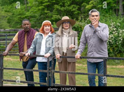 ERSCHEINUNGSDATUM: 31. Mai 2024. TITEL: Sommercamp. STUDIO: Sehenswürdigkeiten am Straßenrand. DIREKTOR: Castille Landon. PLOT: Folgt Nora, Ginny und Mary, drei besten Freundinnen aus Kindheit, die jeden Sommer zusammen in einem Schlafcamp verbrachten. Nach Jahren, wenn sich die Gelegenheit bietet, wieder zu einem Sommercamp-Wiedersehen zusammenzukommen, ergreifen sie es alle. HAUPTROLLE: DENNIS HAYSBERT als Tommy, DIANE KEATON als Nora, KATHY BATES als Ginny, EUGENE LEVY als Stevie D. (Credit Image: © Roadside Attractions/Entertainment Pictures/ZUMAPRESS.com) NUR ZUR REDAKTIONELLEN VERWENDUNG! Nicht für kommerzielle ZWECKE! Stockfoto