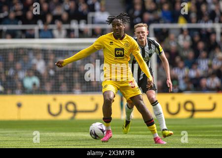 Newcastle upon Tyne, Großbritannien. April 2024. Newcastle, England, 27. April 2024: Andre Brooks aus Sheffield United wurde während des Premier League-Fußballspiels zwischen Newcastle United und Sheffield United im St. James Park in Newcastle, England, in Aktion gebracht. (Richard Callis/SPP) Credit: SPP Sport Press Photo. /Alamy Live News Stockfoto