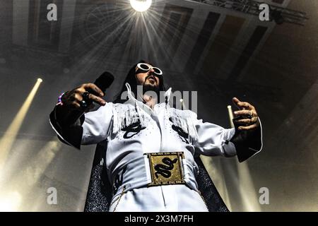 Newcastle, Großbritannien - Elvana, Elvis fronted Nirvana tritt am 27. April im O2 City Hall in Newcastle auf, am letzten Abend ihrer UK-Tour. Foto: Jill O'Donnell/Alamy Live News Stockfoto