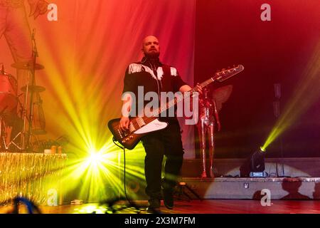 Newcastle, Großbritannien - Elvana, Elvis fronted Nirvana tritt am 27. April im O2 City Hall in Newcastle auf, am letzten Abend ihrer UK-Tour. Foto: Jill O'Donnell/Alamy Live News Stockfoto