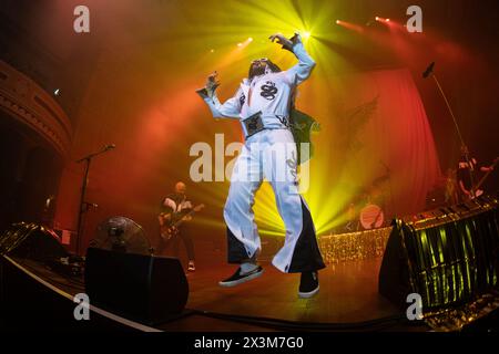 Newcastle, Großbritannien - Elvana, Elvis fronted Nirvana tritt am 27. April im O2 City Hall in Newcastle auf, am letzten Abend ihrer UK-Tour. Foto: Jill O'Donnell/Alamy Live News Stockfoto