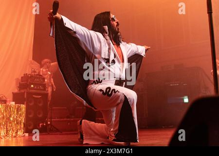 Newcastle, Großbritannien - Elvana, Elvis fronted Nirvana tritt am 27. April im O2 City Hall in Newcastle auf, am letzten Abend ihrer UK-Tour. Foto: Jill O'Donnell/Alamy Live News Stockfoto