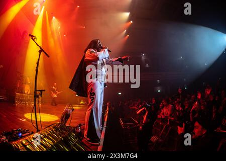 Newcastle, Großbritannien - Elvana, Elvis fronted Nirvana tritt am 27. April im O2 City Hall in Newcastle auf, am letzten Abend ihrer UK-Tour. Foto: Jill O'Donnell/Alamy Live News Stockfoto