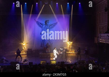 Newcastle, Großbritannien - Elvana, Elvis fronted Nirvana tritt am 27. April im O2 City Hall in Newcastle auf, am letzten Abend ihrer UK-Tour. Foto: Jill O'Donnell/Alamy Live News Stockfoto