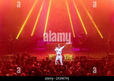 Newcastle, Großbritannien - Elvana, Elvis fronted Nirvana tritt am 27. April im O2 City Hall in Newcastle auf, am letzten Abend ihrer UK-Tour. Foto: Jill O'Donnell/Alamy Live News Stockfoto
