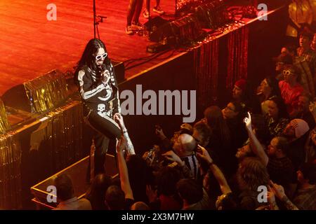Newcastle, Großbritannien - Elvana, Elvis fronted Nirvana tritt am 27. April im O2 City Hall in Newcastle auf, am letzten Abend ihrer UK-Tour. Foto: Jill O'Donnell/Alamy Live News Stockfoto
