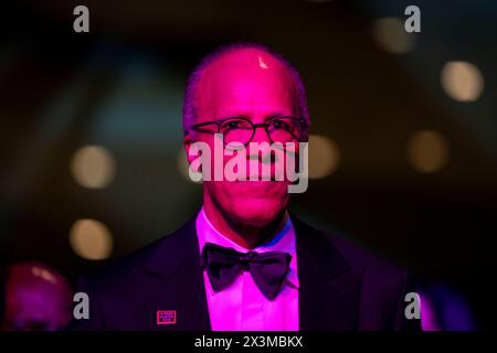 Washington, Usa. April 2024. Der Journalist Lester Holt kommt am Samstag, den 27. April 2024, zum Abendessen der Korrespondenten des Weißen Hauses im Washington Hilton in Washington, DC. Foto: Bonnie Cash/UPI Credit: UPI/Alamy Live News Stockfoto