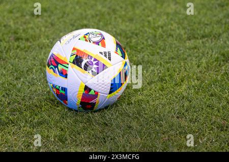 Toronto, ON, Kanada - 20. April 2024: Nahaufnahme des Balls während des regulären Saisonspiels zwischen Toronto FC (Kanada) und New England Revolu Stockfoto