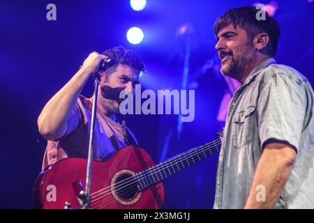 Estopa en vivo: David (voz) y José Manuel Muñoz (Gitarre) Stockfoto