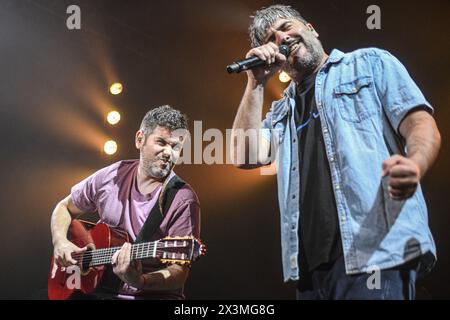 Estopa en vivo: David (voz) y José Manuel Muñoz (Gitarre) Stockfoto