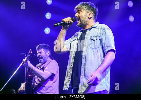 Estopa en vivo: David (voz) y José Manuel Muñoz (Gitarre) Stockfoto