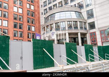 Als Reaktion auf die propalästinensischen Proteste und das Lager auf der Gould Plaza stieg die NYU an Bord, wie sie am 27. April 2024 in New York zu sehen war Stockfoto