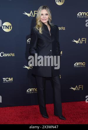 Hollywood, USA. April 2024. Michelle Pfeiffer kam am 27. April 2024 zur AFI Life Achievement Award Gala Tribute an Nicole Kidman im Dolby Theatre in Hollywood, KALIFORNIEN. © Lisa OConnor/AFF-USA.com Credit: AFF/Alamy Live News Stockfoto