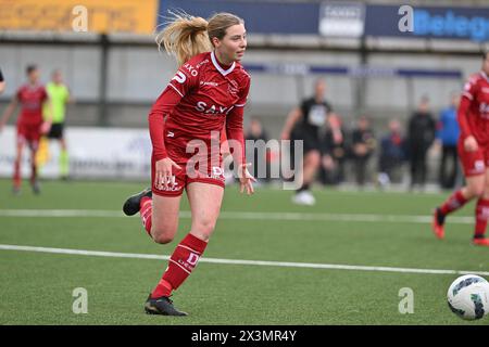 Zulte, Belgien. April 2024. Marieke Vanhaesebrouck (3) von Zulte Waregem, dargestellt während eines Frauenfußballspiels zwischen SV Zulte - Waregem und White Star Woluwe am 5. Spieltag in den Play-offs der Saison 2023 - 2024 der belgischen Lotto Womens Super League am Samstag, den 27. April 2024 in Zulte, BELGIEN . Quelle: Sportpix/Alamy Live News Stockfoto